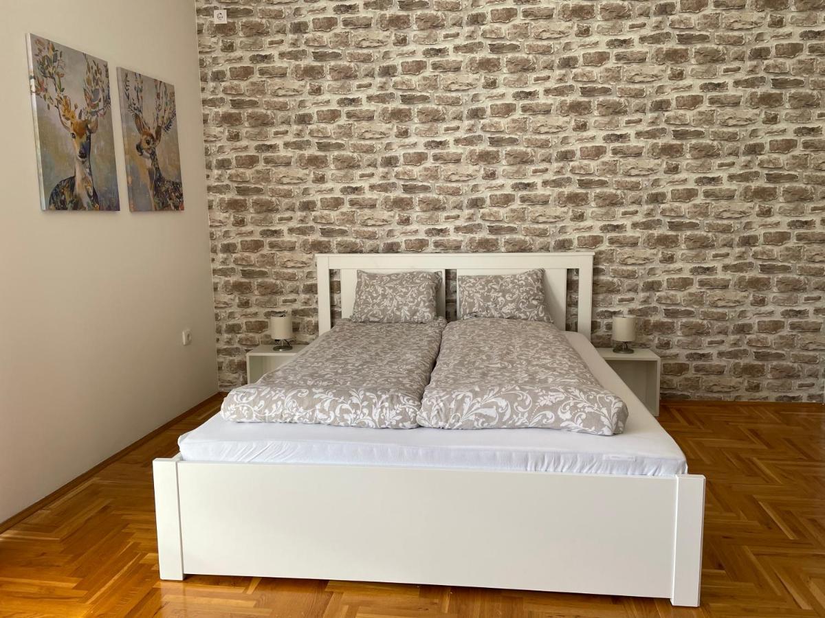 Apartman Sunny ซอมโบร์ ภายนอก รูปภาพ
